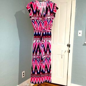 Maxi Dress:Vivid colors of dark and light pink, black, gray, blue & white. Sz MP